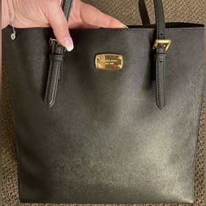 Michael Kors Jet Set Travel Large Tote Saffiano Black Leather ✨CROSS-POSTED✨